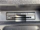 【ETC】有料道路を利用する際に料金所で停止することなく通過できる、ETC車載器(ノンストップ自動料金収受システム機器)が装備されています。セットアップを行うことで利用可能になります。