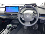 運転席まわりです。 各操作スイッチは使いやすい位置に配置されてます。
