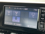 AM/FMはもちろん、CDやBluetooth、SDカードなど多彩なソースに対応。お好みの音楽で、車内時間をより楽しく演出できます。