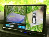 バックモニターで、後方の状況を安全確認。狭い場所での駐車や車庫入れが格段に楽になります。