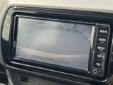 狭い場所での駐車も安心。後方の状況を画面で確認できるので、安全な運転をサポートします。