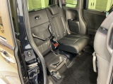 後席をはね上げれば、「もうひとつの荷室」が生まれます。