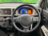 インテリアに合わせたデザインのステアリングは、運転される方のことも考え、運転しやすい形状、大きさです。是非一度、実際に触ってお確かめください。