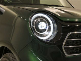 LEDヘッドライトです。デザイン性がよくとても明るいので、夜間の走行や悪天候でも安心です。しかも長寿命!