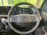 【純正革巻きステアリング】上質な革を使用することで、手にしっかり馴染みとても運転しやすいハンドルです♪