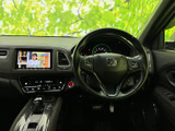 握りやすいステアリングは、運転操作をスムーズにします。オーディオスイッチなどを配置し、運転中でも快適に操作できます。運転の楽しさを向上させます。