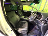 運転席シート廻りは使用感も少なく、良好な状態となっています。丁寧に使われていたことがよくわかりますね。