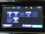 ラジオ、フルセグテレビ、CD再生、DVD再生、SD再生(音楽/動画)、SD録音(別途SDカードが必要です)、Bluetoothオーディオが使用可能です。詳しい仕様については展示店舗までお尋ねください。