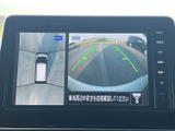 後退時の安全性を高めるバックモニター。ガイドライン表示で、正確な駐車操作をサポートし、接触事故のリスクを軽減します。