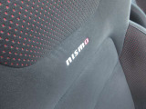 NISMO専用スエード調スポーツシート(nismoロゴ入り、レッドステッチ付)&ドアトリムクロス