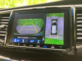 後方の状況を映像で確認できるので、安全な駐車をサポートします。狭い場所や死角になりやすい場所でも、安心です。運転の苦手な方にも安心です。