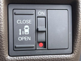 【パワースライドドア】スマートキーや運転席のスイッチでスライドドアの開閉が可能♪電動だから力を入れてドアを開ける必要が無く、小さいお子様でも、重い荷物を持っている時もラクに開け閉めできます♪