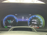 視認性の高いメーターが、運転に必要な情報を分かりやすく表示。運転に集中できる環境です。
