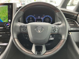 握りやすいステアリングで、快適な運転操作をサポート。操作性にも優れ、運転する楽しさを高めます。