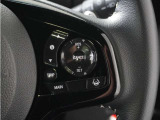 ◆アダプティブクルーズコントロール◆予め設定した車速内でクルマが自動的に加減速。前走車との適切な車間距離を維持しながら追従走行します。【LKAS】車線維持支援システムでステアリング操作を支援。