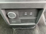 タイプC電源2口&12Vシガーソケットが運転席&助手席前にございます♪スマホ等の充電にご使用くださいませ♪