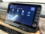 カーナビのオーディオソース画面です!ラジオやBluetoothなど、対応するさまざまなオーディオ機能を選択可能。お気に入りの音楽を楽しみながら、毎日の通勤やロングドライブをより快適にしてくれます。
