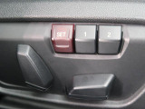 【メモリー機能付きパワーシート】運転手が代わってもボタン一つで設定ポジションに。常にご自身のドライブ設定が整います。