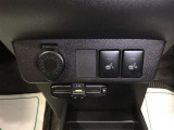運転席・助手席にはシートヒーターが設置されています。冬の寒い日も下肢を温めてくれます。ETC車載器も装着しています。
