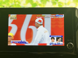 停車中にテレビや動画を楽しめるTV画面。休憩時間などにリラックスできます。様々なコンテンツを車内で楽しめます。