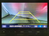 バックでの車庫入れも安心です! リアカメラが付いているバックモニター付のナビを装備しております。操作線もついており距離感も画面から確認できます。