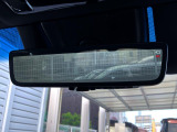 【デジタルインナーミラー】後席の大きな荷物や同乗者で後方が確認しづらい時でも安心!カメラが撮影した車両後方の映像をルームミラー内に表示。クリアな視界で状況の確認が可能です!