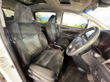 運転席シート廻りは使用感も少なく、良好な状態となっています。丁寧に使われていたことがよくわかりますね。