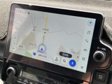 見やすい地図表示で、目的地までの道順をスムーズに確認できます。運転に集中しながら、安心して目的地へ向かえます。