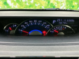 視認性の高いメーターパネル。運転に必要な情報を分かりやすく表示します。運転に集中できる、安全な環境を提供します。