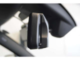 BMW純正のミラー一体型ETC車載器を装備しています。運転席からの視界を遮ることなく、インテリアの洗練されたデザインを損なわないスマートな配置が特徴です。