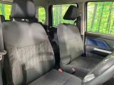 運転席まわりには十分なスペースがあり、大柄な方でもゆったり運転していただける環境です。