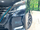 【LEDヘッドライト】悪天候や夜間走行時も良好な視界を確保し安心して運転できる高輝度LEDヘッドライトを装備!点灯速度が早く、消費電力も抑えられています。