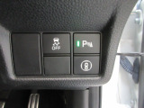 パーキングセンサーや横滑りを防ぐVSA等のスイッチ類は運転席の右側、手の届きやすい位置にあります。