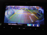 バックカメラの画像です。ガイドラインがスムースな車庫入れをサポートいたします。車庫入れの安心感がアップしますね。