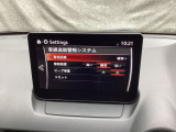車線逸脱警報システム (LDWS) は自車が車線から逸脱する可能性があることを知らせる装置です。