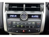 ★運転席と助手席でそれぞれお好みに合わせて温度設定が行えるフルオートエアコンです。外気温や室温、日射量を感知し、吹き出し温度、風量を緻密に制御します