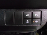 パワーテールゲートの開閉・パーキングセンサー・横滑りを防ぐVSA等のスイッチ類は運転席の右側、手の届きやすい位置にあります。