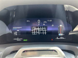 とっても見やすいメーターです。夜間時はラグジュアリーな気分にさせてくれる照明が魅力ですので、夜のドライブも楽しみになりますよ♪