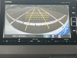 バック時の安全性を高めるバックモニターを搭載。ガイドライン表示で、狭い場所でもスムーズな駐車をサポートします。