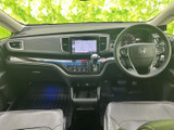洗練されたデザインで、運転席との一体感を高めています。快適なドライブをサポートする頼もしい相棒です。長距離移動も楽々とこなせる、使いやすさも魅力です。