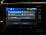 フルセグTVを搭載。CD/DVD再生、Bluetoothオーディオに対応しています。
