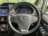 【純正革巻きステアリング】上質な革を使用することで、手にしっかり馴染みとても運転しやすいハンドルです♪