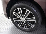 かっこいいホイールですね。 車のイメージを大きく左右するホイール部分はコダワリを持ちたいですね。