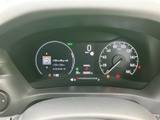視認性の高いメーター類が、運転に必要な情報を分かりやすく伝えます。運転席を洗練された空間に演出します。