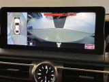 映像で見づらい車両周辺の確認をアシスト。クルマを真上から見ているような映像を表示。 運転席から確認しにくい車両周囲の状況を把握。