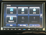 目的地設定やオーディオ操作が直感的に行えます。ドライブの準備もスムーズに進められますよ。
