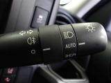 オートライト機能装備です!車外の明るさに応じて、自動的にライトの点灯・消灯をしてくれます♪