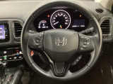 ハンドルにHondaセンシング系のクルーズコントロールやレーンキープアシストなどのスイッチと、オーディオの操作スイッチが装備されています。ハンドルから手を離さず安全に操作できます。