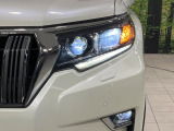 【LEDヘッドライト】悪天候や夜間走行時も良好な視界を確保し安心して運転できる高輝度LEDヘッドライトを装備!点灯速度が早く、消費電力も抑えられています。