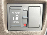 【パワースライドドア】スマートキーや運転席のスイッチでスライドドアの開閉が可能♪電動だから力を入れてドアを開ける必要が無く、小さいお子様でも、重い荷物を持っている時もラクに開け閉めできます♪